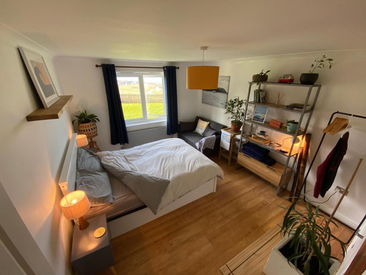 Sea Views On Fistral. Lovely Private Bedroom Ньюкі Екстер'єр фото